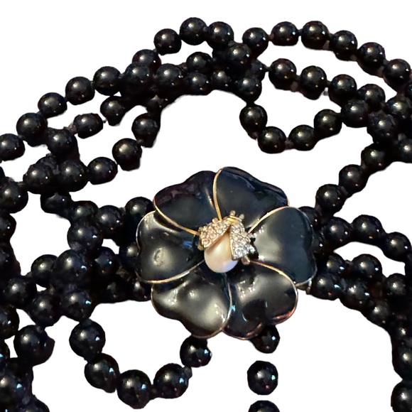 Stella & Dot Black Kelly Pearl Flower Clasp with Pavé Ladybug Necklace - Picture 12 of 13